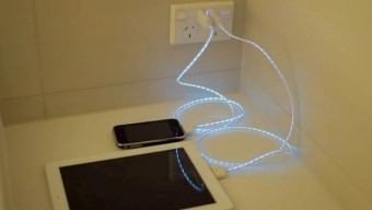 Dexim Visible Green Smart Charger è il cavo di ricarica che mostra il flusso di corrente al suo interno