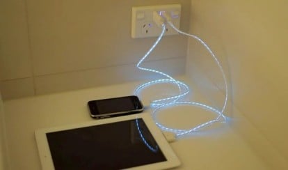 Dexim Visible Green Smart Charger è il cavo di ricarica che mostra il flusso di corrente al suo interno