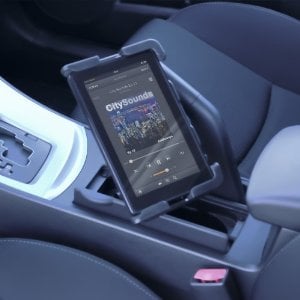 Un supporto per iPad da utilizzare in auto, questo è il Satechi Cup Holder Mount