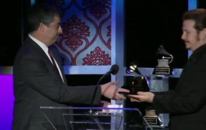 Eddy Cue ritira il Grammy Award in onore di Steve Jobs