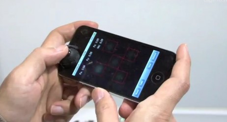 Un accessorio per trasformare la fotocamera di iPad in un joystick!