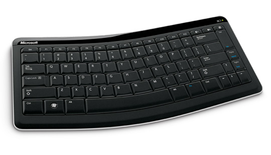 Confortevole, ben costruita e dal look aggressivo: la nuova Bluetooth Mobile Keyboard 5000 si candida a compagno di viaggio ideale del nostro iPad!