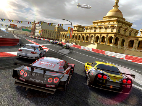 Real racing 2 HD si aggiorna introducendo migliorie nella grafica e in alcune impostazioni