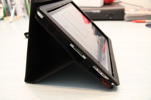 Custodia per iPad con sostegno in offerta a 19,90€