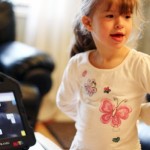 La piccola Maya e la sua nuova vita con l’iPad