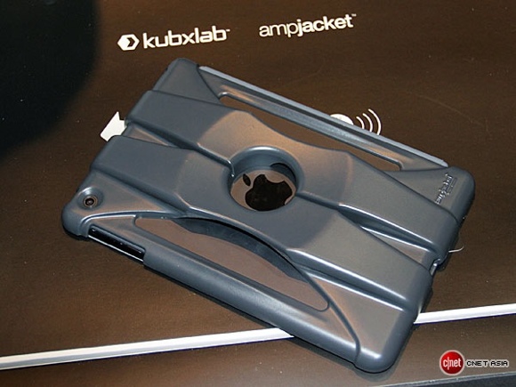 CES 2013: Ampjacket, la custodia per iPad che aumenta il volume degli altoparlanti