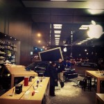 Chicago: auto entra in un Apple Store…