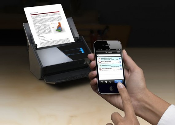 Fujitsu presenta un  nuovo scanner per iPhone e iPad