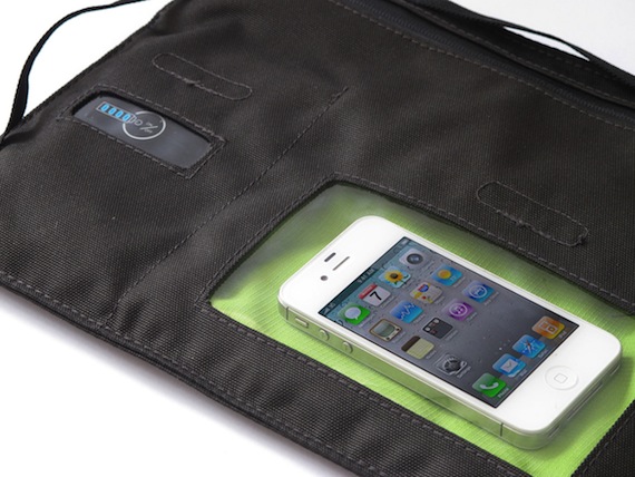 Presentati i nuovi zaini E-mission per ricaricare l’iPad con… la luce del sole