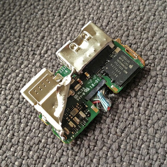 Rivelata la vera funzione del chip ARM nell’adattatore Lightning Digital AV per iPad