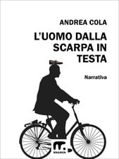 L'uomo dalla scarpa in testa