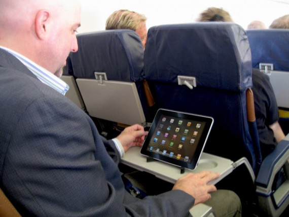 La FAA darà il via libera all’uso degli iPad durante il decollo e l’atterraggio