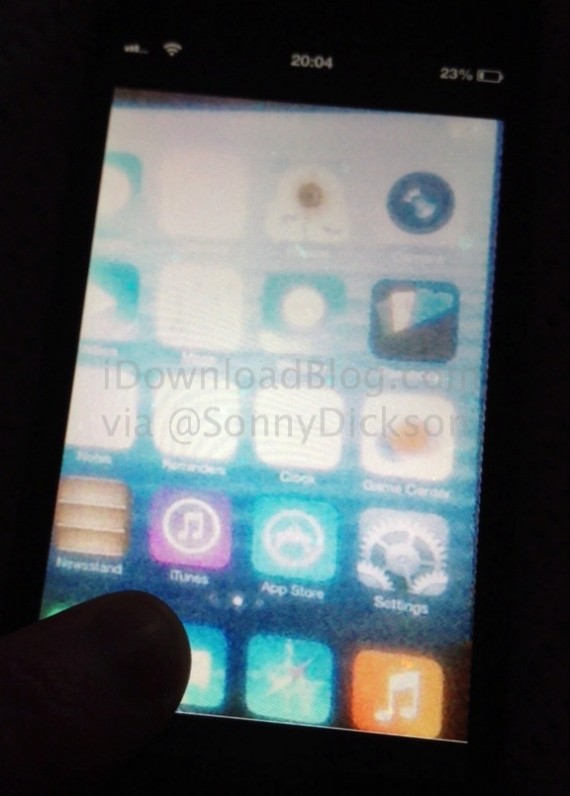Prime immagini di iOS 7? Interfaccia minimal, icone diverse