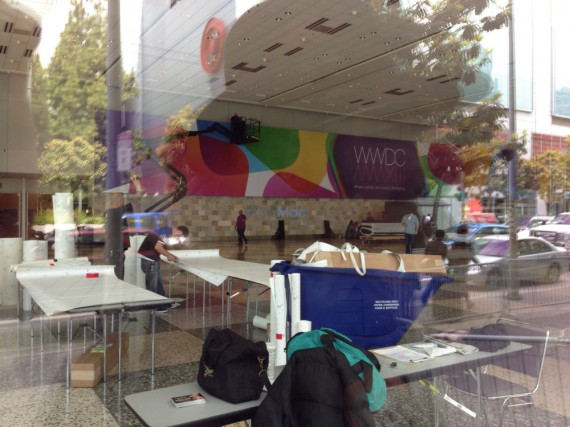 Apple inizia a decorare il Moscone Center in vista della WWDC