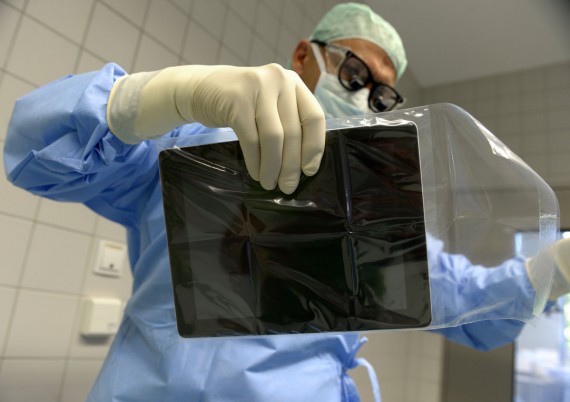 Chirurgo in Germania utilizza l’iPad per operare un paziente