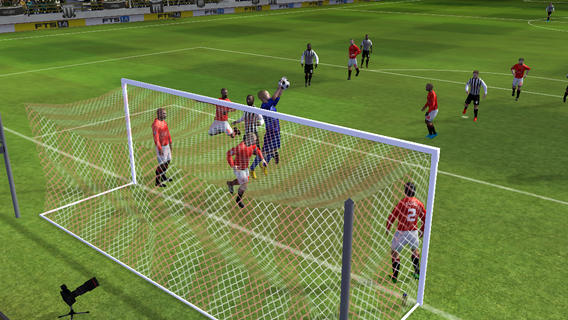 Acquista i giocatori e mandali in campo con First Touch Soccer 2014