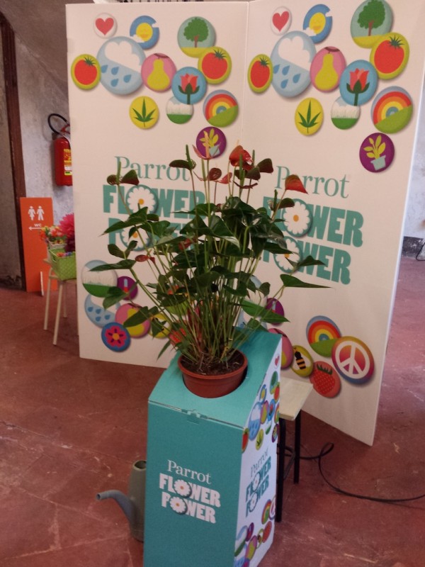 Usare la tecnologia per salvare le piante? Con Parrot Flower Power da oggi si può!