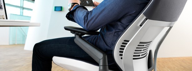 Steelcase Gesture: la prima sedia progettata per favorire l’interazione con le tecnologie