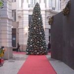 Apple fa tornare l’albero di Natale davanti al suo store in Olanda