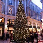 Olanda: Apple vieta l’albero di Natale davanti al suo store