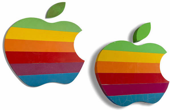 Insegne dei primi loghi Apple in vendita all’asta