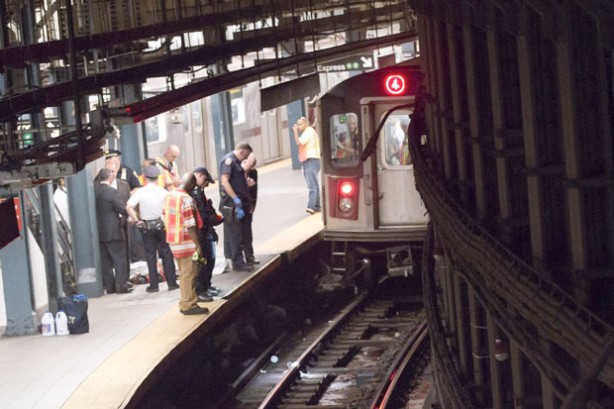 Tragico incidente a Manhattan: muore una ragazza di 21 anni in metropolitana per salvare il suo iPad