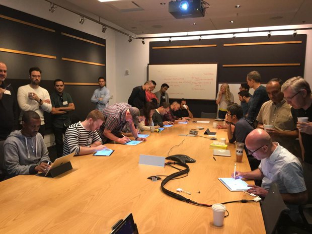 Il team Pixar prova iPad Pro ed Apple Pencil
