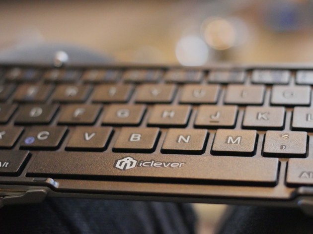 Tastiera Bluetooth ripiegabile di iClever per iPad – La recensione di iPhoneItalia
